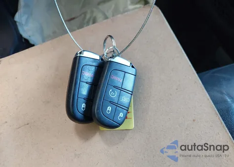 2018 Dodge Journey Crossroad z USA, uszkodzony, nr VIN 3C4PDCGG0JT166725